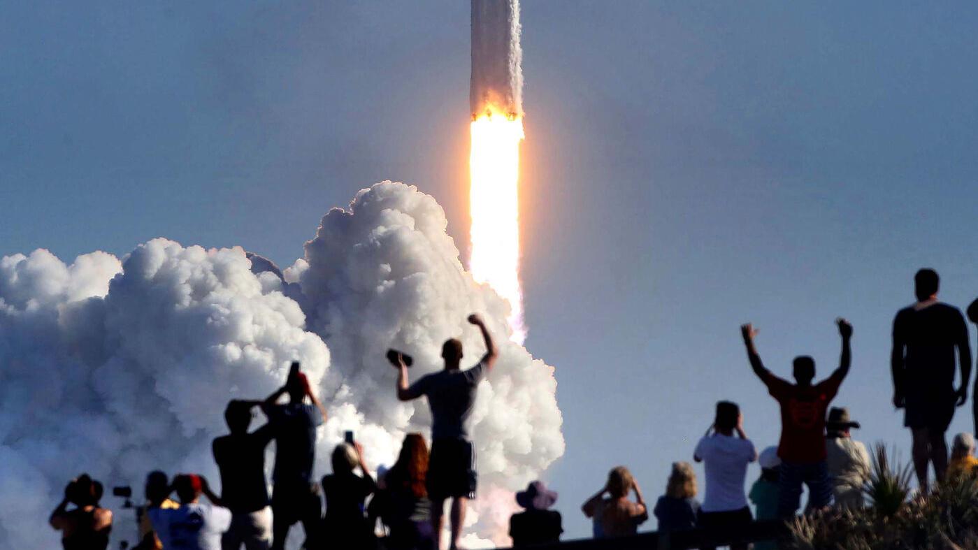 BIZ-SATELLITES-SPACE-JUNK-OS